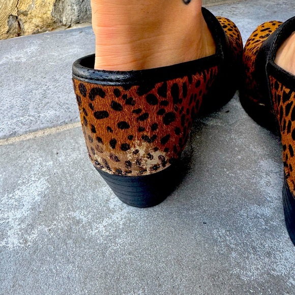 Dansko Leopard Print Fur Calf Hair Clogs 39 / 8.5 Slip-On Comfort Shoes - Picture 16 of 16